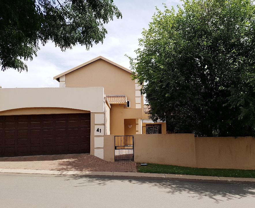 To Let 3 Bedroom Property for Rent in Douglasdale Gauteng