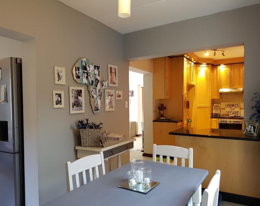 To Let 3 Bedroom Property for Rent in Douglasdale Gauteng