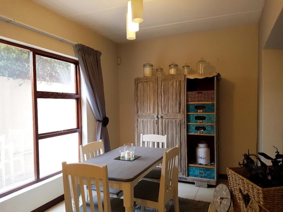 To Let 3 Bedroom Property for Rent in Douglasdale Gauteng