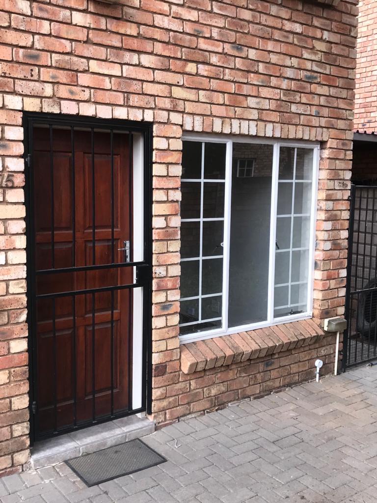 2 Bedroom Property for Sale in Annlin Gauteng