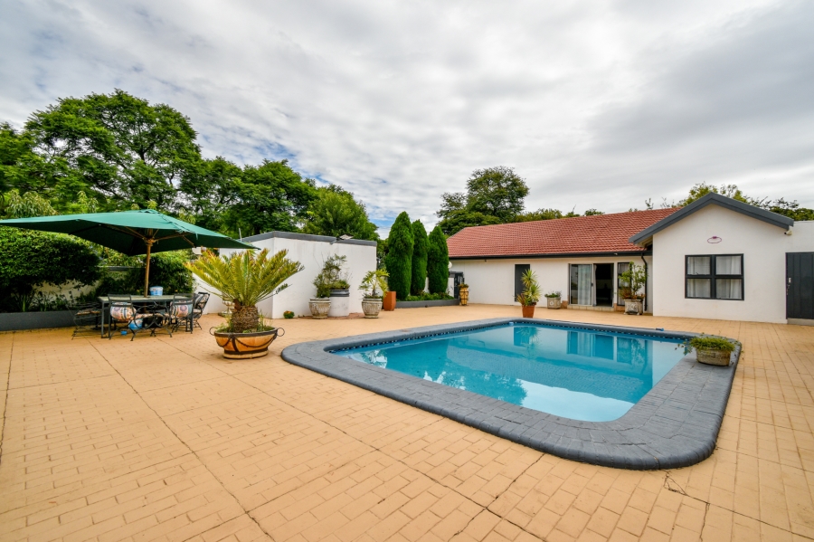 7 Bedroom Property for Sale in Waterkloof Ridge Gauteng