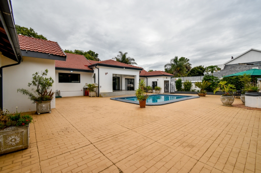 7 Bedroom Property for Sale in Waterkloof Ridge Gauteng