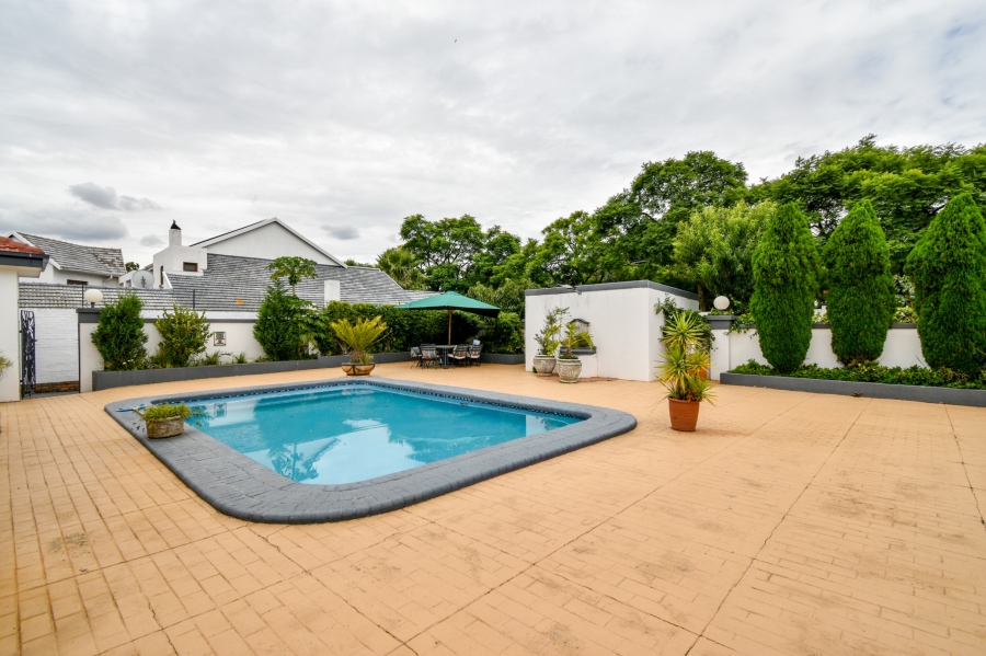 7 Bedroom Property for Sale in Waterkloof Ridge Gauteng