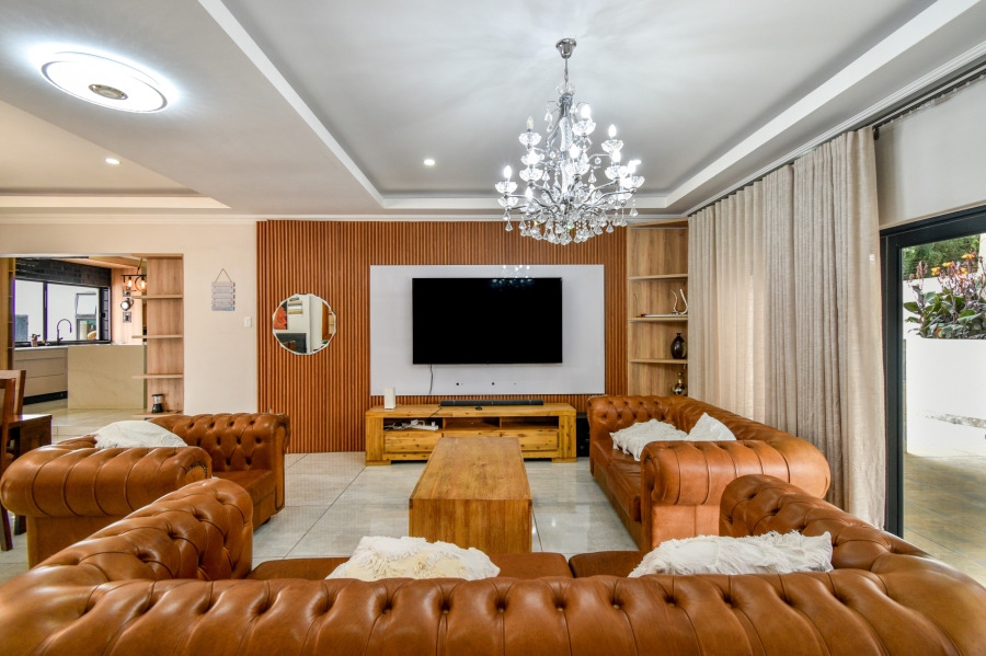 7 Bedroom Property for Sale in Waterkloof Ridge Gauteng