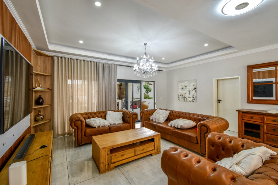 7 Bedroom Property for Sale in Waterkloof Ridge Gauteng