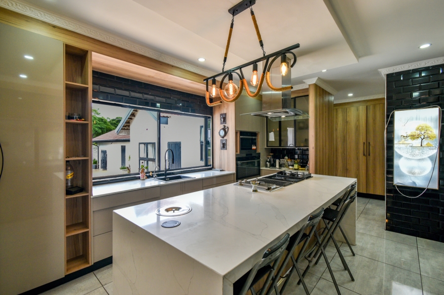 7 Bedroom Property for Sale in Waterkloof Ridge Gauteng