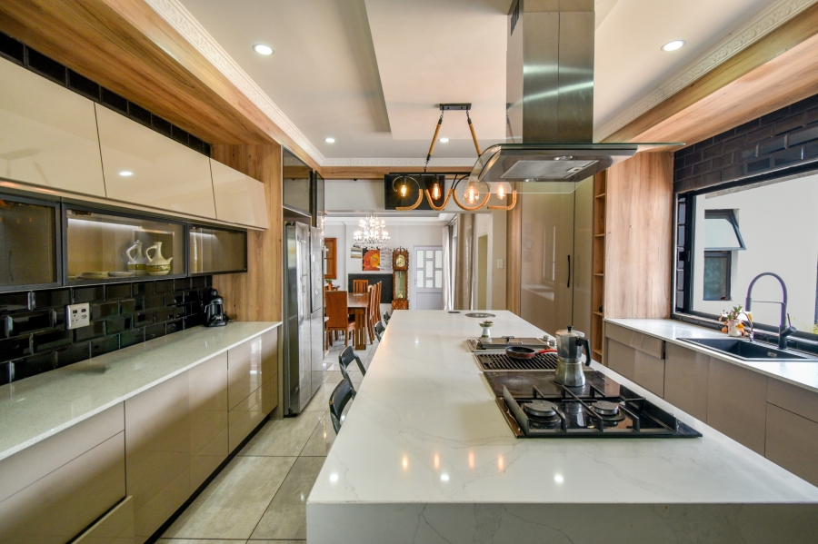 7 Bedroom Property for Sale in Waterkloof Ridge Gauteng