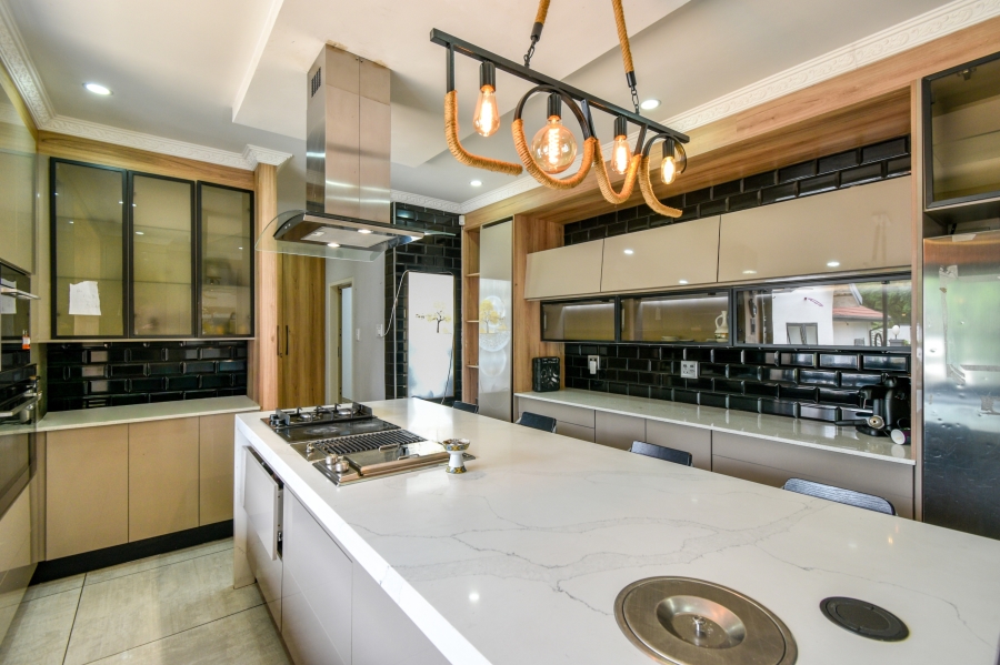 7 Bedroom Property for Sale in Waterkloof Ridge Gauteng