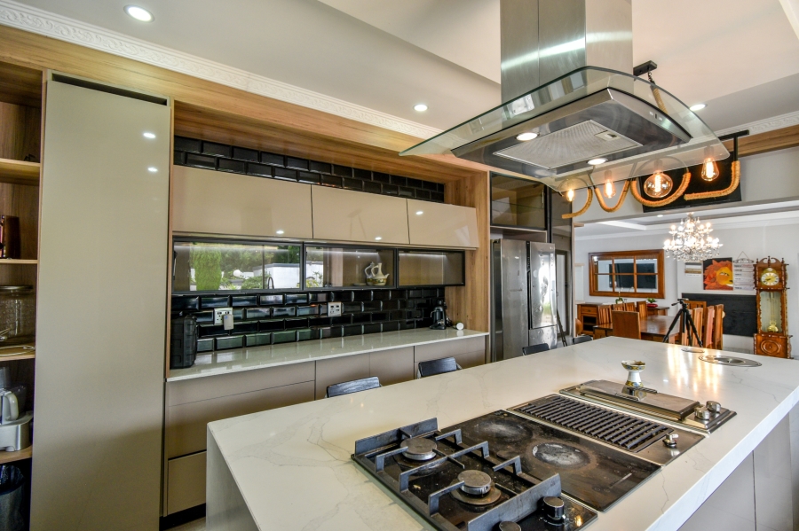 7 Bedroom Property for Sale in Waterkloof Ridge Gauteng