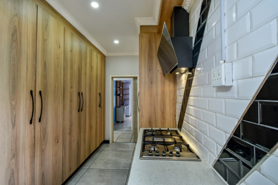 7 Bedroom Property for Sale in Waterkloof Ridge Gauteng