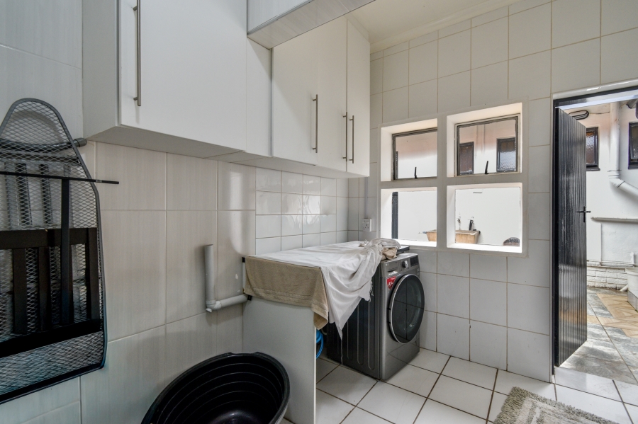 7 Bedroom Property for Sale in Waterkloof Ridge Gauteng