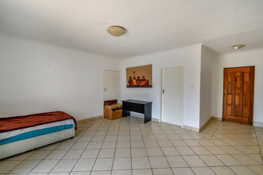 7 Bedroom Property for Sale in Waterkloof Ridge Gauteng