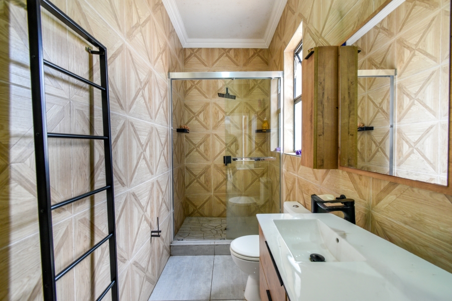 7 Bedroom Property for Sale in Waterkloof Ridge Gauteng