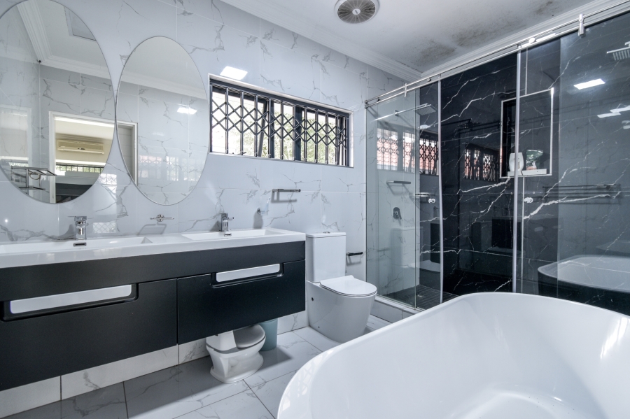 7 Bedroom Property for Sale in Waterkloof Ridge Gauteng