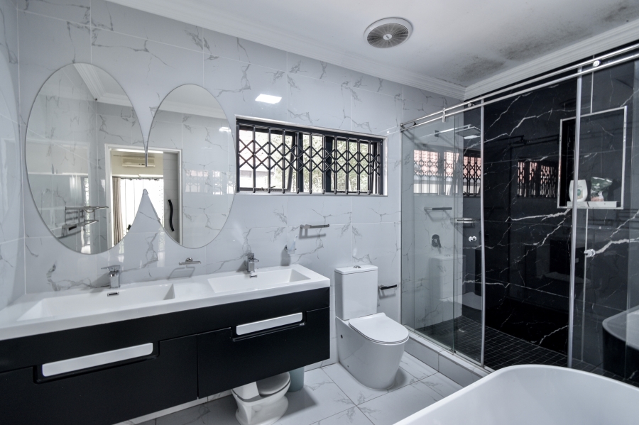 7 Bedroom Property for Sale in Waterkloof Ridge Gauteng