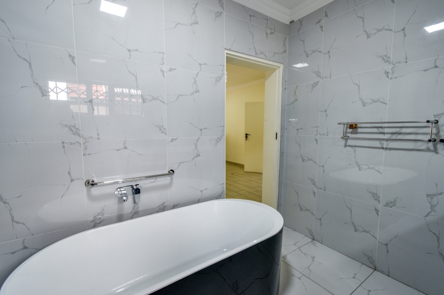 7 Bedroom Property for Sale in Waterkloof Ridge Gauteng