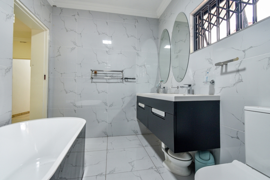 7 Bedroom Property for Sale in Waterkloof Ridge Gauteng