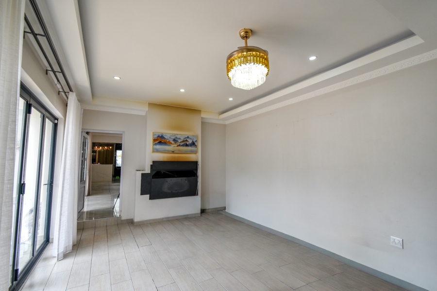 7 Bedroom Property for Sale in Waterkloof Ridge Gauteng