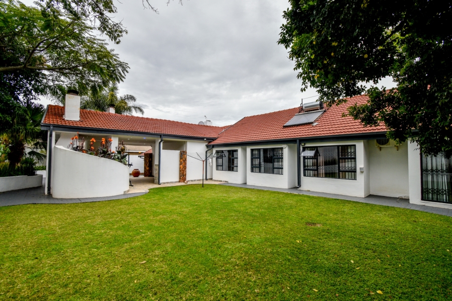 7 Bedroom Property for Sale in Waterkloof Ridge Gauteng
