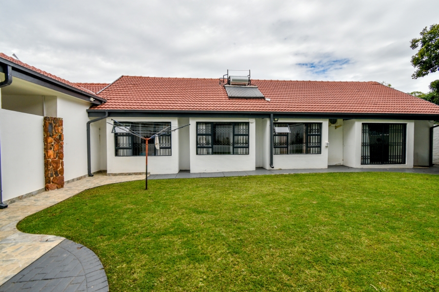 7 Bedroom Property for Sale in Waterkloof Ridge Gauteng