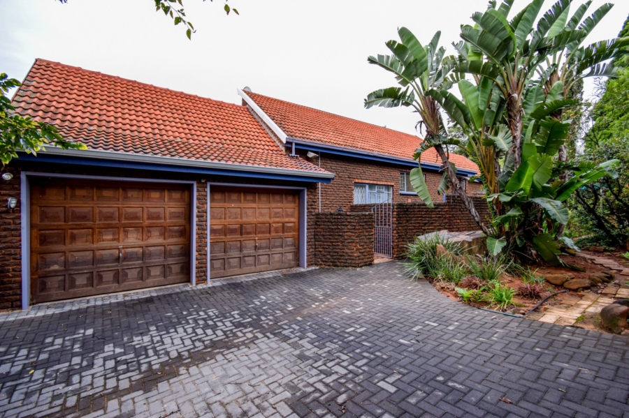 3 Bedroom Property for Sale in Garsfontein Gauteng