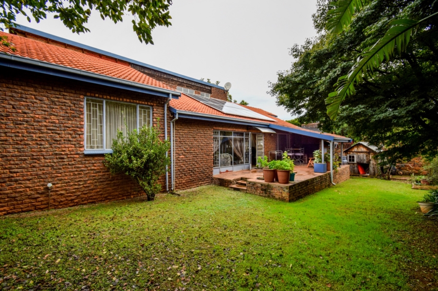 3 Bedroom Property for Sale in Garsfontein Gauteng