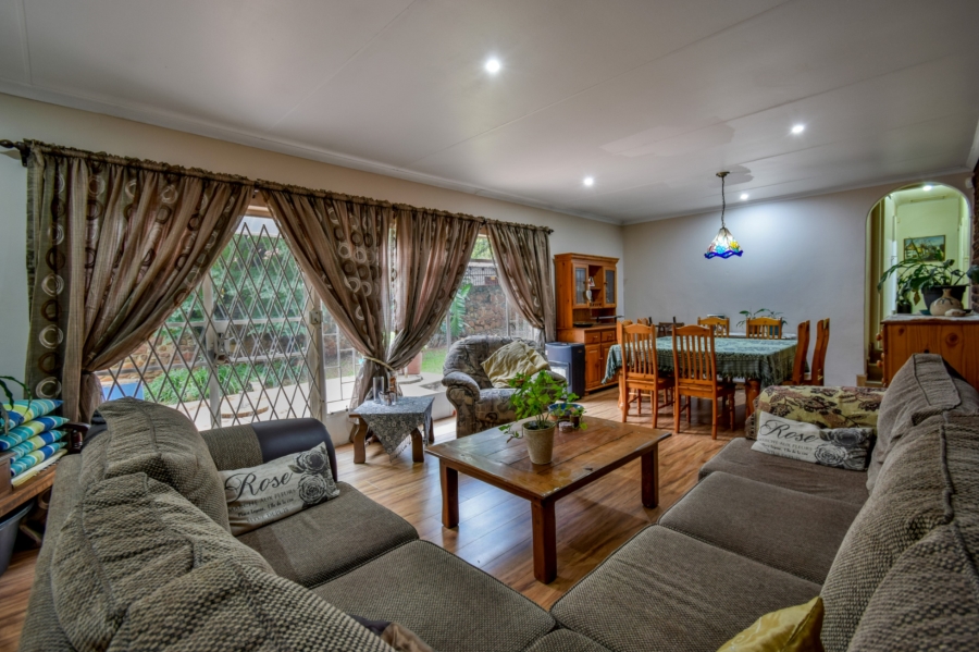 3 Bedroom Property for Sale in Garsfontein Gauteng