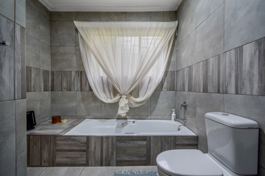 3 Bedroom Property for Sale in Garsfontein Gauteng