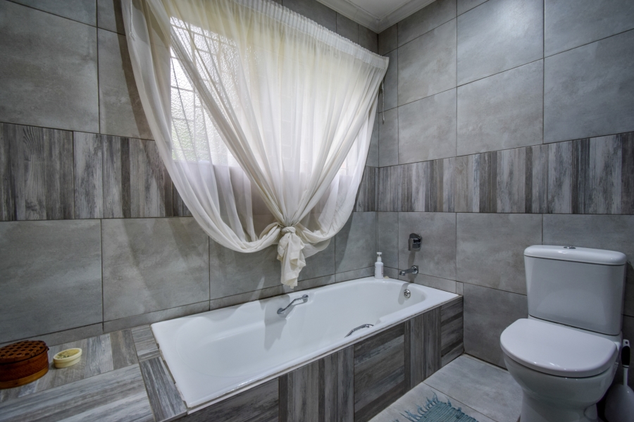 3 Bedroom Property for Sale in Garsfontein Gauteng