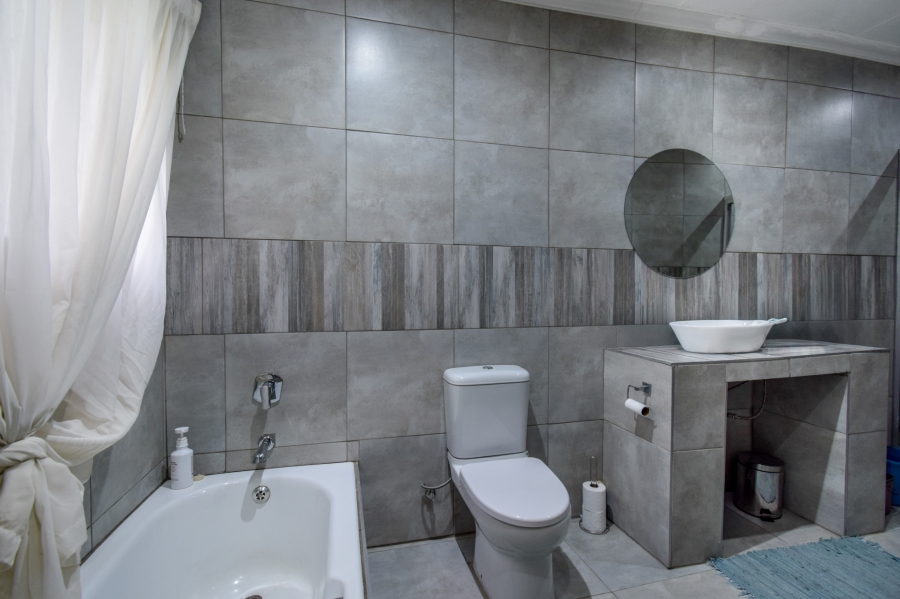 3 Bedroom Property for Sale in Garsfontein Gauteng