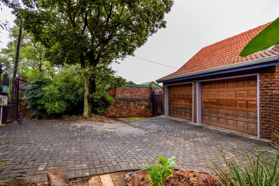 3 Bedroom Property for Sale in Garsfontein Gauteng