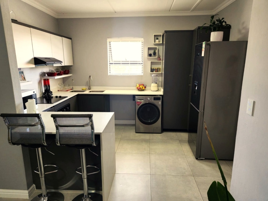 3 Bedroom Property for Sale in Glen Austin Gauteng