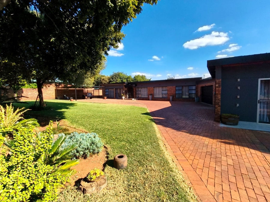 4 Bedroom Property for Sale in Wierda Park Gauteng