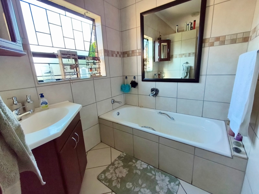 4 Bedroom Property for Sale in Wierda Park Gauteng