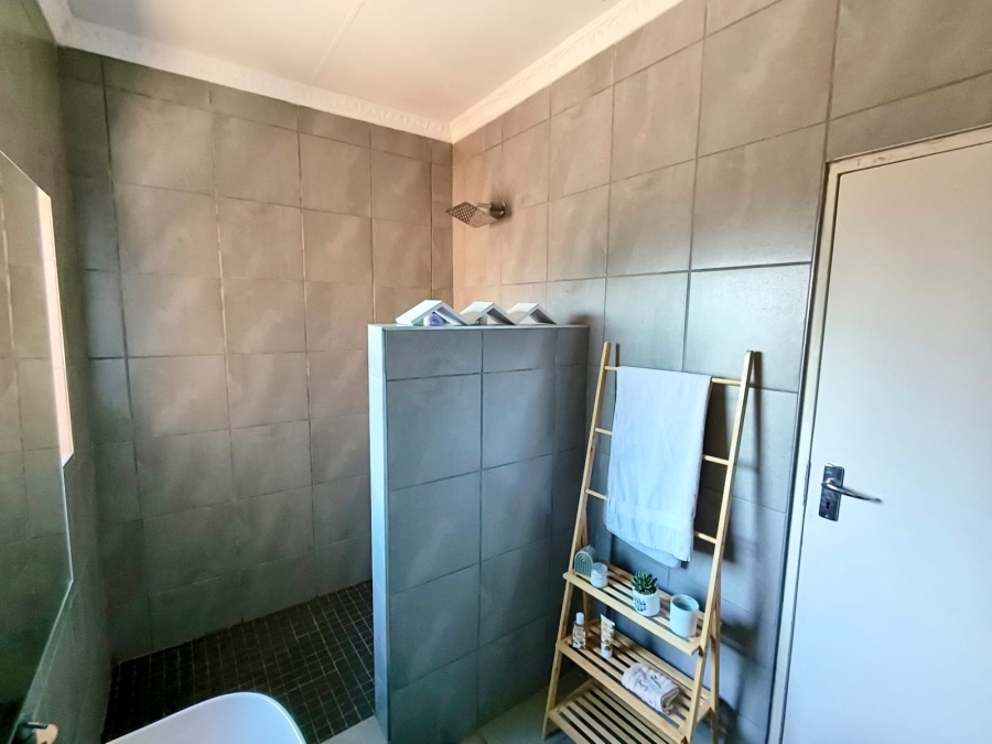 4 Bedroom Property for Sale in Wierda Park Gauteng