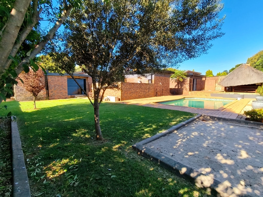 4 Bedroom Property for Sale in Wierda Park Gauteng