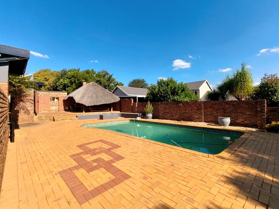 4 Bedroom Property for Sale in Wierda Park Gauteng