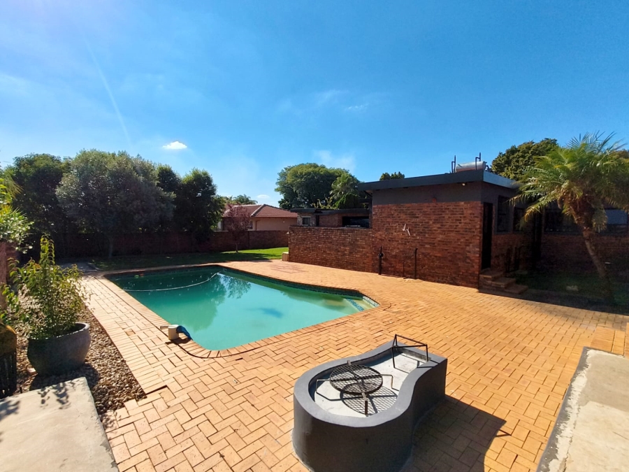 4 Bedroom Property for Sale in Wierda Park Gauteng