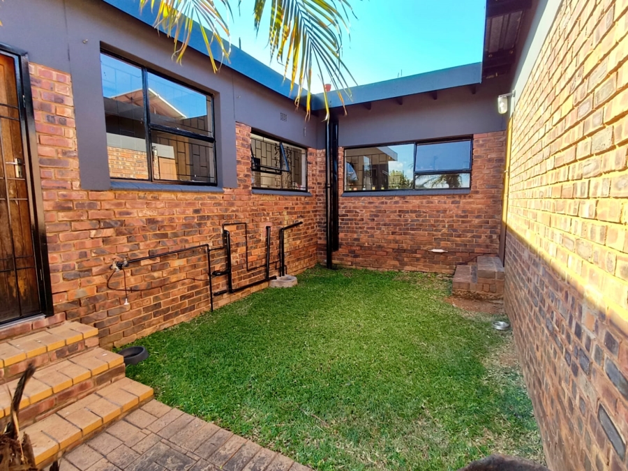 4 Bedroom Property for Sale in Wierda Park Gauteng