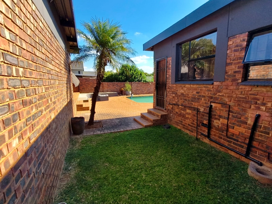 4 Bedroom Property for Sale in Wierda Park Gauteng