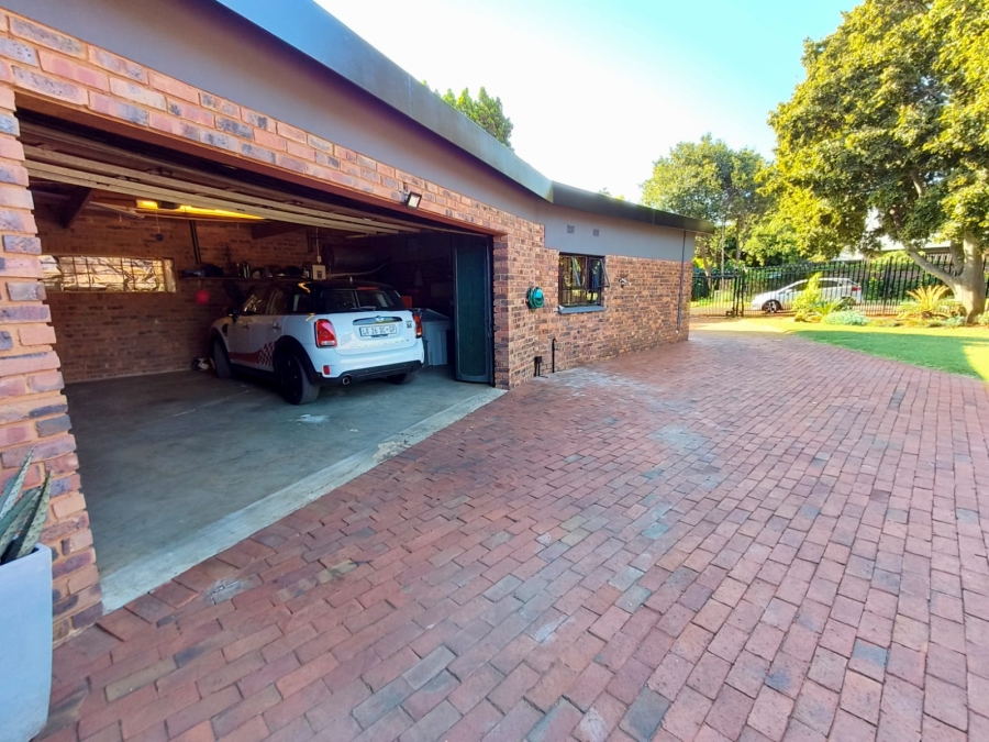 4 Bedroom Property for Sale in Wierda Park Gauteng