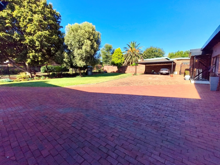4 Bedroom Property for Sale in Wierda Park Gauteng