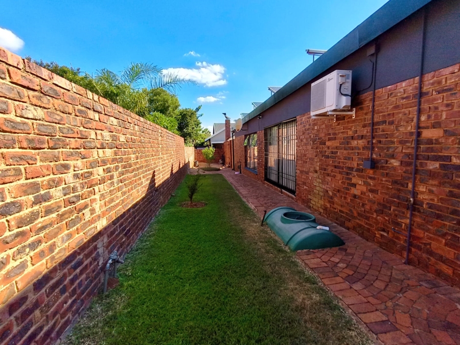 4 Bedroom Property for Sale in Wierda Park Gauteng