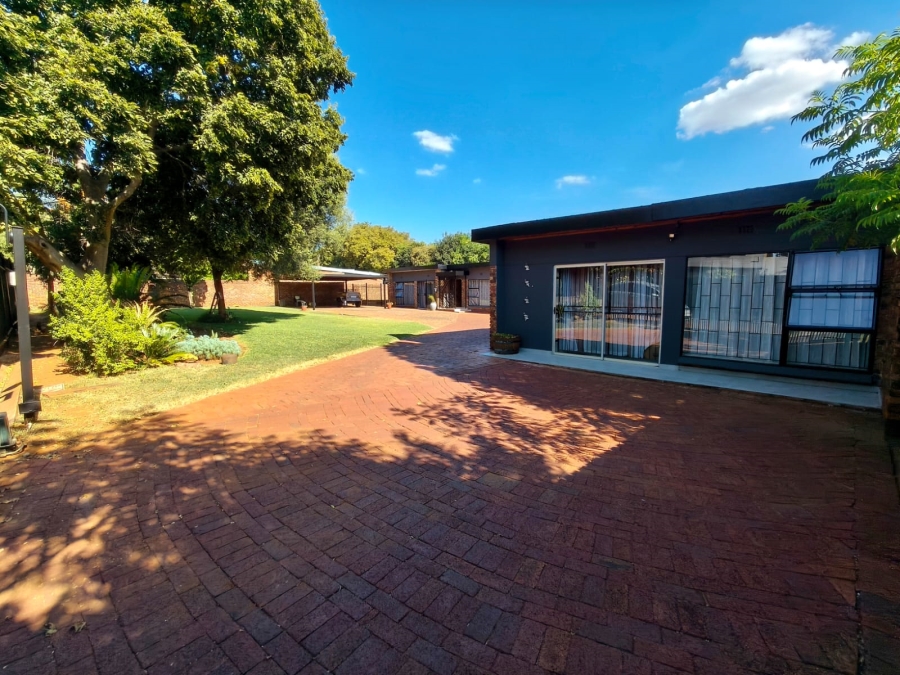 4 Bedroom Property for Sale in Wierda Park Gauteng