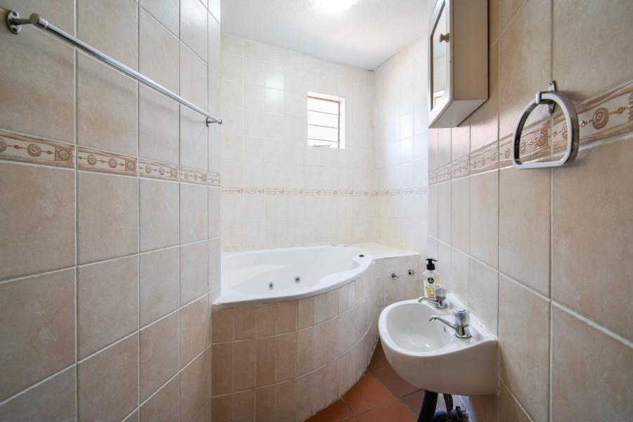 2 Bedroom Property for Sale in Elardus Park Gauteng