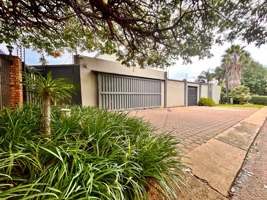 4 Bedroom Property for Sale in Moreleta Park Gauteng