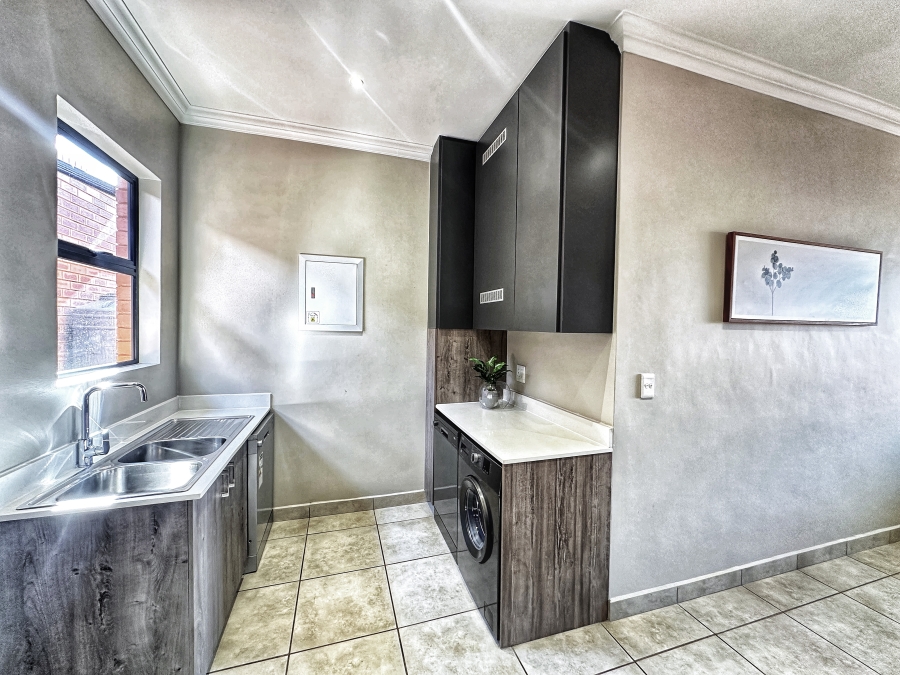 3 Bedroom Property for Sale in Six Fountains Estate Gauteng