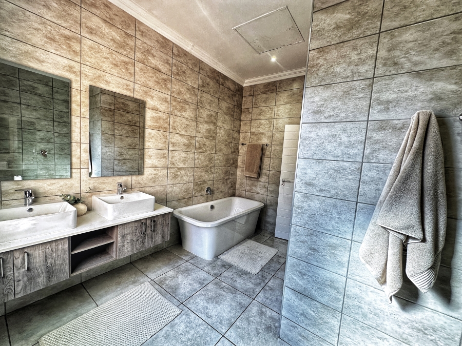 3 Bedroom Property for Sale in Six Fountains Estate Gauteng