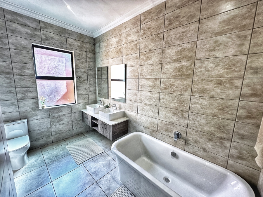 3 Bedroom Property for Sale in Six Fountains Estate Gauteng