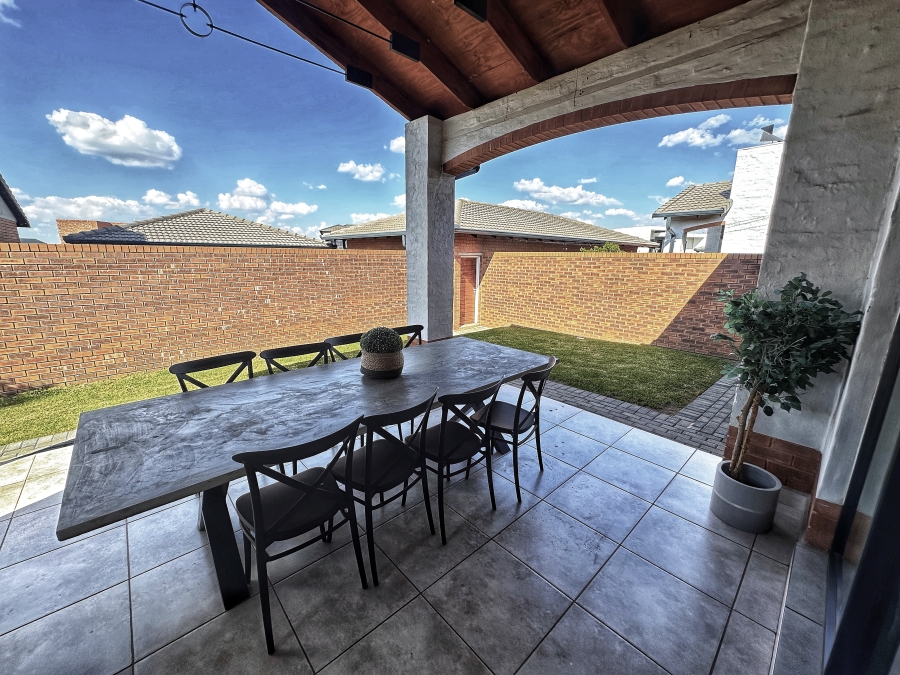 3 Bedroom Property for Sale in Six Fountains Estate Gauteng